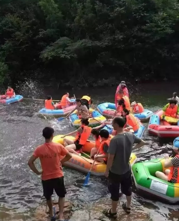 【安徽】这个夏天，来绿林谷漂流，皖南最刺激的峡谷矿泉水上漂流 ！268元抢原价498元绿林谷门票（含漂流）2张+住宿一晚+中式早餐！一个让你兴奋到尖叫的娱乐天堂！周末节假日通用，不加收！