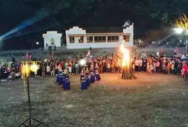 【安徽】这个夏天，来绿林谷漂流，皖南最刺激的峡谷矿泉水上漂流 ！268元抢原价498元绿林谷门票（含漂流）2张+住宿一晚+中式早餐！一个让你兴奋到尖叫的娱乐天堂！周末节假日通用，不加收！