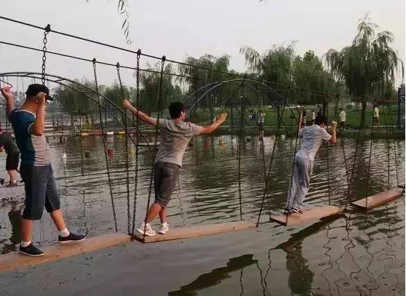 【安徽】这个夏天，来绿林谷漂流，皖南最刺激的峡谷矿泉水上漂流 ！268元抢原价498元绿林谷门票（含漂流）2张+住宿一晚+中式早餐！一个让你兴奋到尖叫的娱乐天堂！周末节假日通用，不加收！