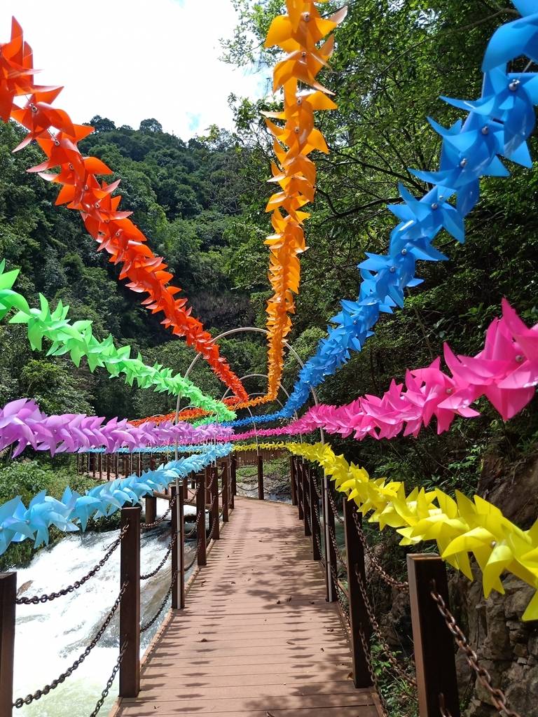 【广州】“广东小九寨”从化天湖风景区，29.9元抢天湖风景区门票+黄皮采摘，周末节假日不加价~观百丈飞瀑，20000/m³负离子吸个够！