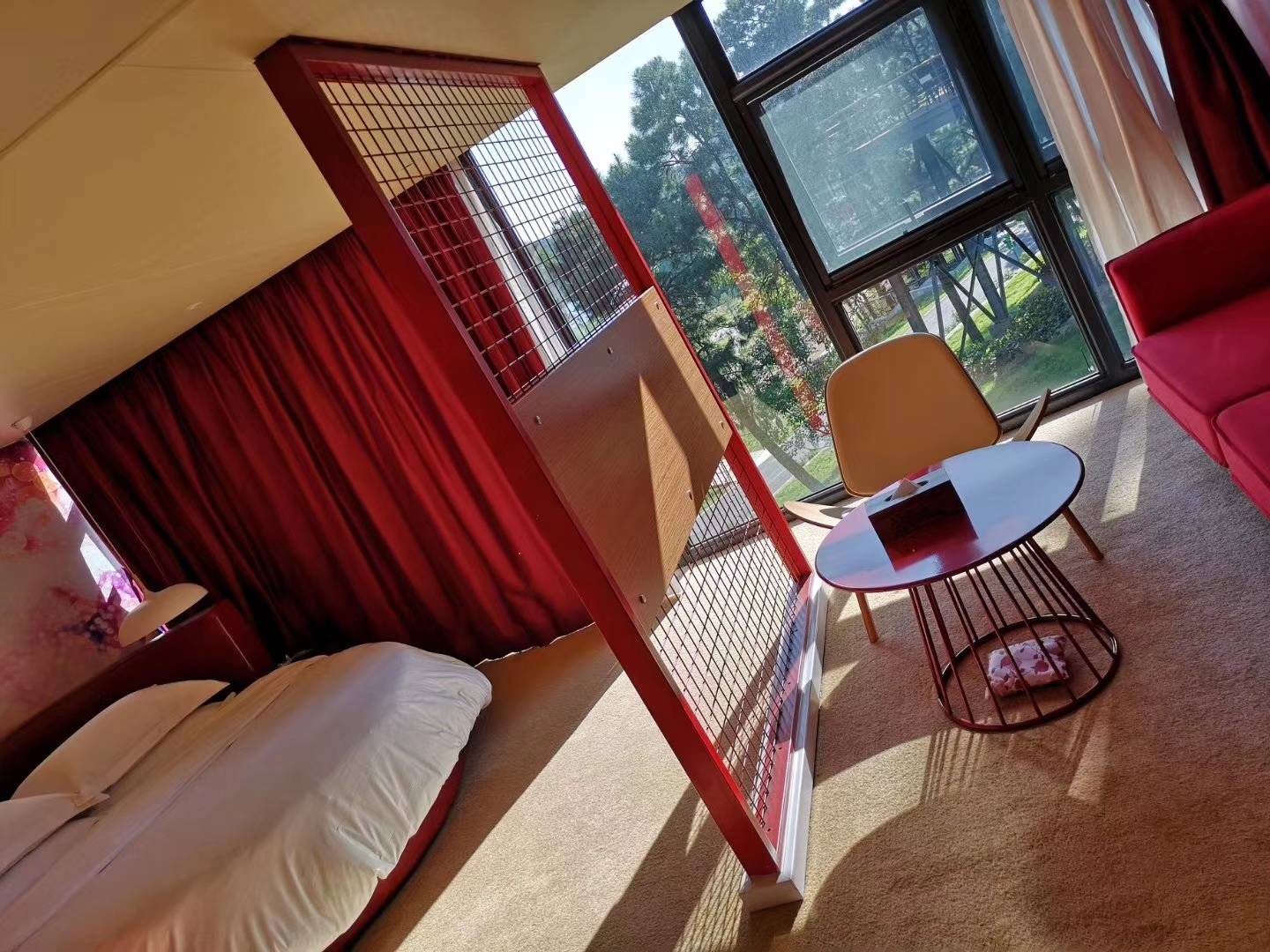 【马鞍山】网红集装箱酒店开始预订了，299抢购原价499套餐！抓住假期的尾巴，打卡铁皮巨人酒店！