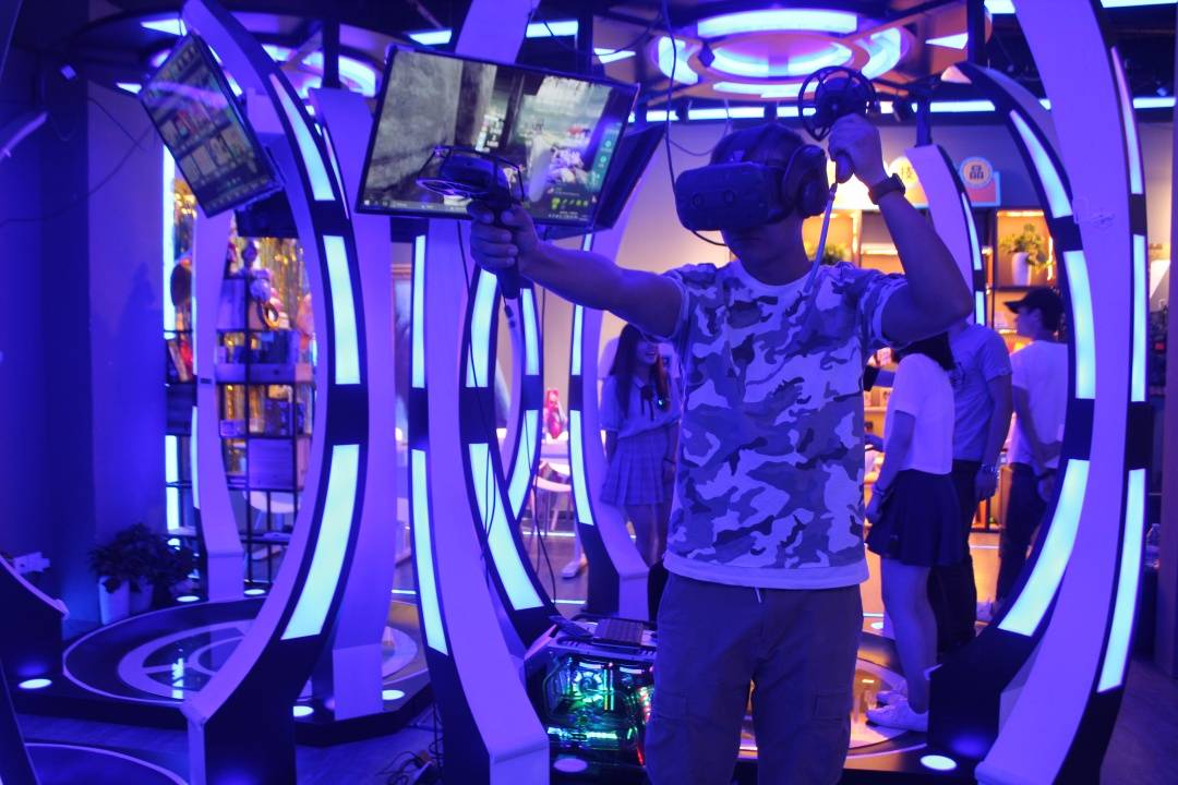 【深圳】周末节假日无加收！118元抢黑壳科技VR虚拟现实双人30分钟套票，超多好玩游戏任你选~