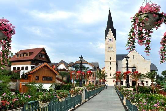 【中秋门票推荐】很多人都不知道！这个奥地利小镇， 有价值“500万”的夜景！ ￥39.9元抢一大一小哈施塔特3D玻璃桥夜场门票！