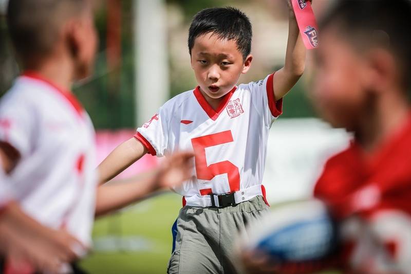 【深圳4店通用】9.9元抢原价350元美式橄榄球，让你孩子成为的小英雄，不加收！