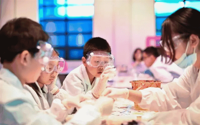 【上海玻璃博物馆】79元抢主场馆+迷宫+儿童馆+圣诞手工创意制作儿童票