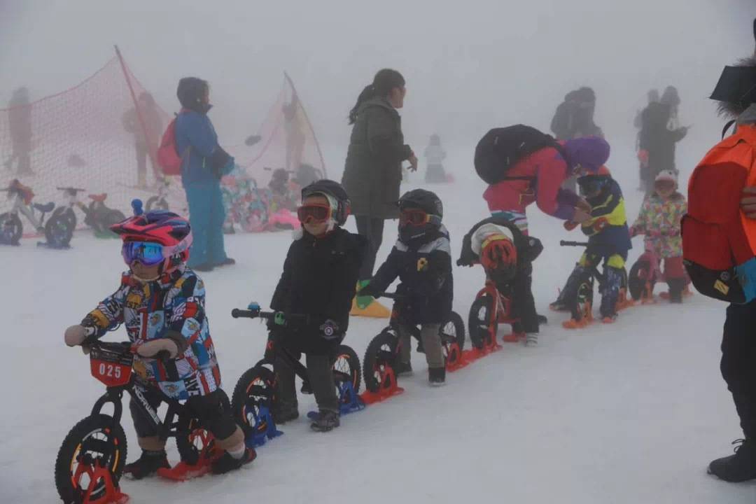 【金华】磐安滑雪场预售早鸟票，滑雪体验4小时+滑雪装备+户外真的滑雪场！