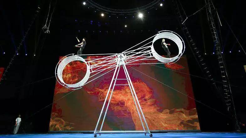 【上海欢乐谷马戏团】2020·新春特惠100元抢上海欢乐谷《神奇马戏团》B区/C区1大1小亲子票！来自十余个国家，横跨美洲、亚洲、欧洲的马戏精英们同台献技。邀您共赴一场惊心动魄的飞行之约~