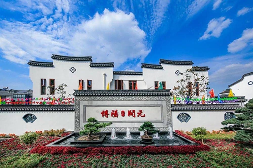 【399打卡南浔开元酒店】超高颜值徽派品质酒店2折抢!豪华房+2大1小自助早餐+南浔文园门票+文化体验活动+网红打卡地南浔古镇!出门即古镇,毗邻南浔王牌景点小莲庄~