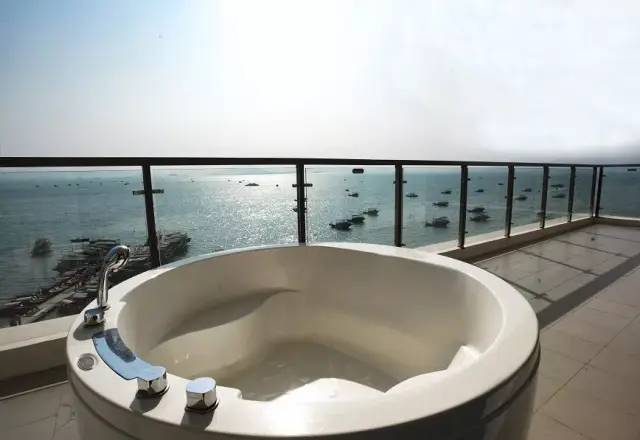 【惠州】299抢购六悦·海尚湾畔酒店+双人自助早餐、与大海零距离，户户阳台大浴缸！畅游中国马尔代夫。