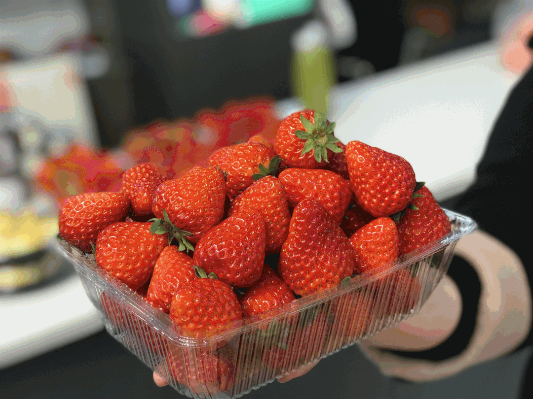 【江苏·苏州】仅39.9元＝草莓2斤(单个5钱以上)享门市价56元自提套餐！红颜品种，基地种植，鲜红诱人，个个清甜~愿自己和重要的人新的一年“莓心莓肺莓烦恼”~
