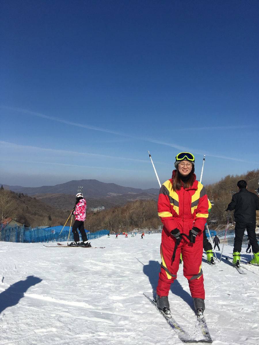 是唯①坐落在市区内的滑雪场,东接经区荣成南邻温泉文登西连羊亭高区