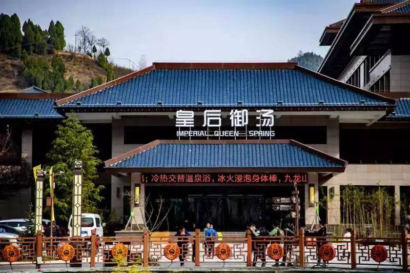 让你化身美人鱼的恒温泳池 6万平方米之大的九龙山国际温泉酒店 内景