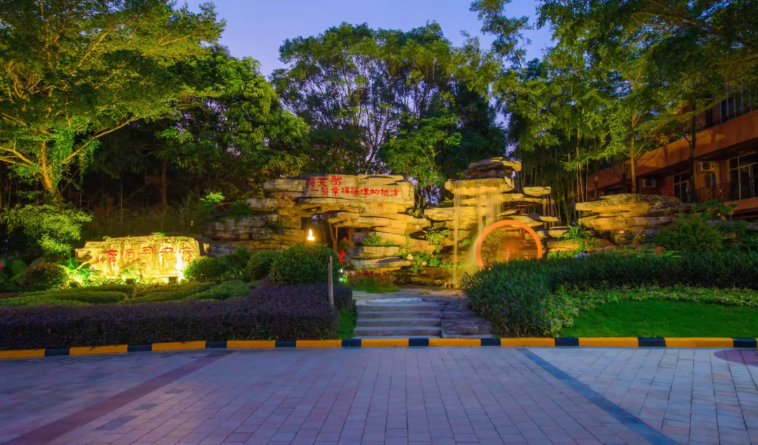 http://qnimg.zowoyoo.com/img/6247575/1790230462454.png 图片