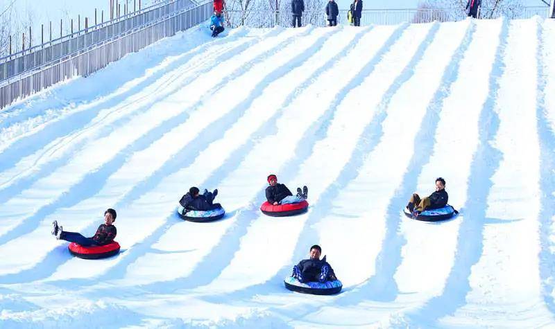 泉城欧乐堡大型冰雪乐园,畅玩数十个冰雪游乐设施项目,含入园保险!