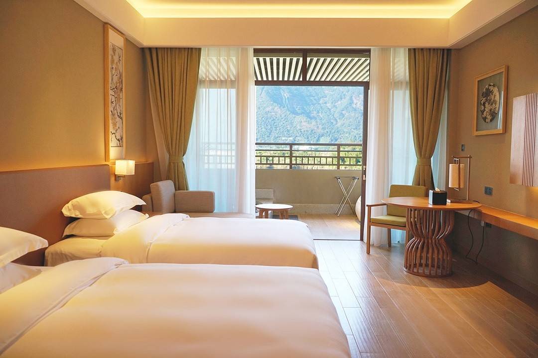 【错峰游 | 增城森林海 | 送自助晚餐】￥1299，入住山景/别墅房（带私家泡池）！享自助早餐+自助晚餐+两天无限次嬉水乐园门票！免费停车~使用日期10月6-12日/15日