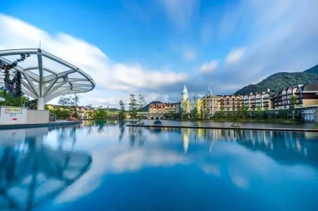 $1399抢深圳东部华侨城天麓湖湖景叠墅 4张茵特拉根温泉~可住6-8人