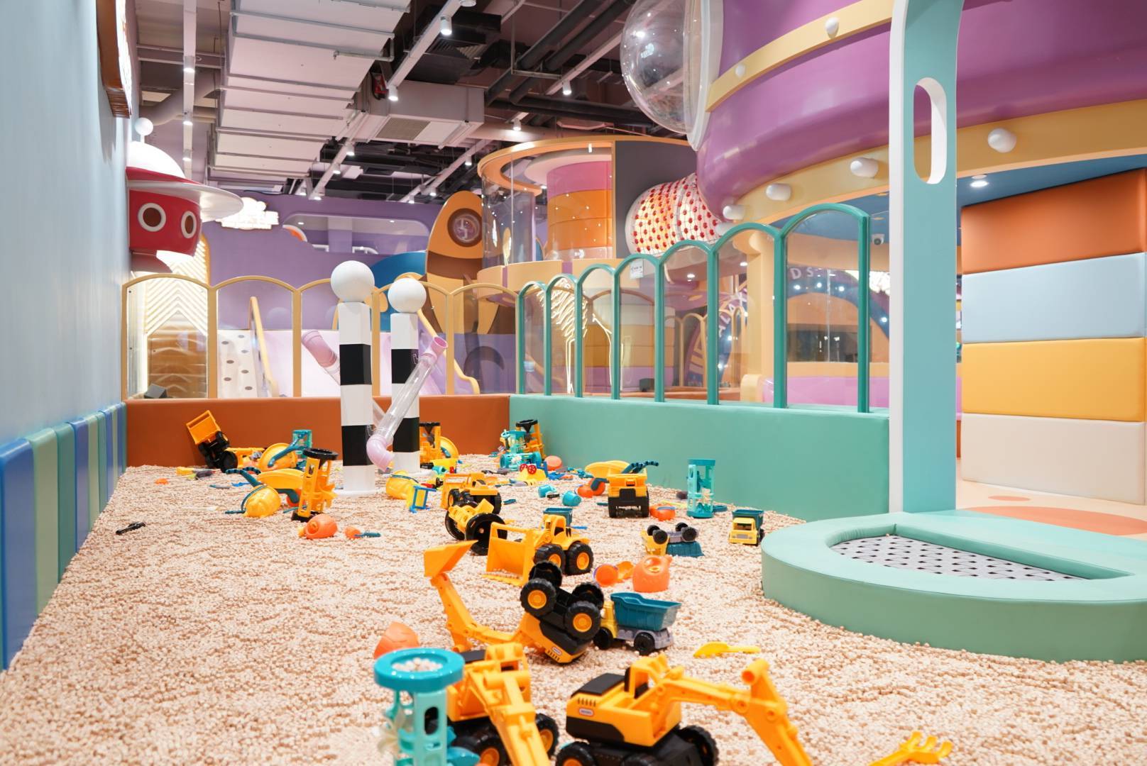 中山·星趣童堡玩具体验区票 （益智区）一小时 19.9元抢购！拥有10大游玩区域、10多种职业体验馆、3000㎡超大的游乐空间！