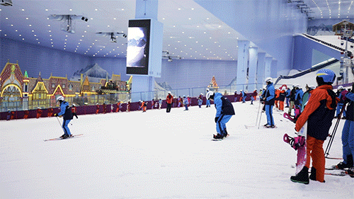 【广州花都•热雪奇迹】实现雪上飞驰的梦想！仅318元抢初/中级道3小时滑雪票，畅玩狂欢式的雪上运动~赶紧来挑战雪世界花式滑雪吧！有效期至12月29日