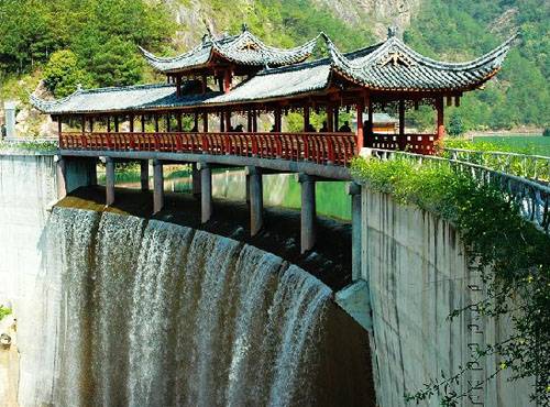 浙东悬空大瀑布