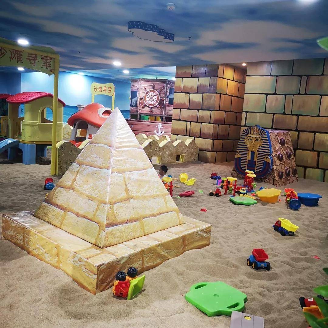 们 孩子们就像是一只只自由自在的小鱼 跃于海面播散欢笑 3 寻宝乐园