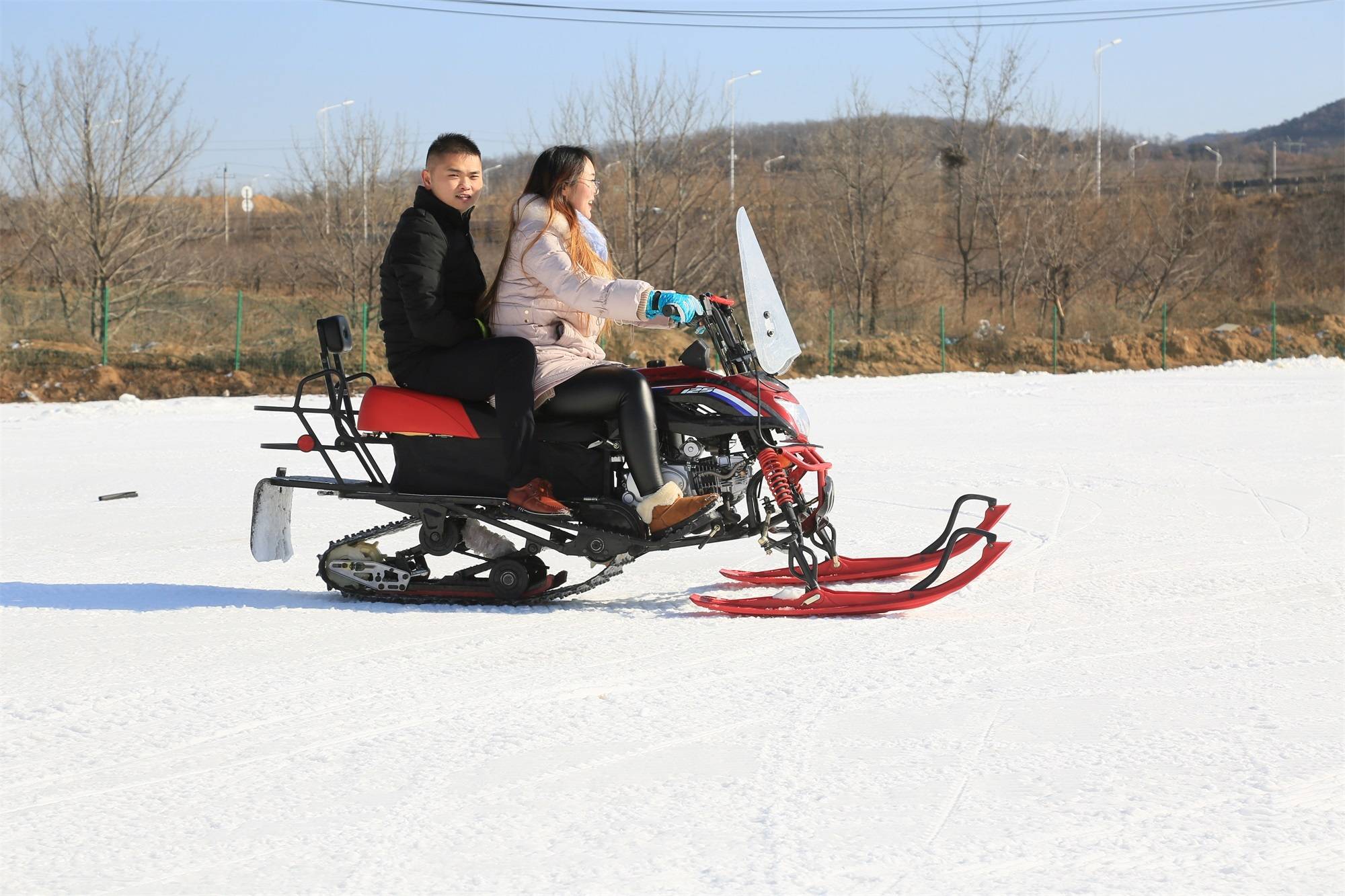 4人滑雪车图片