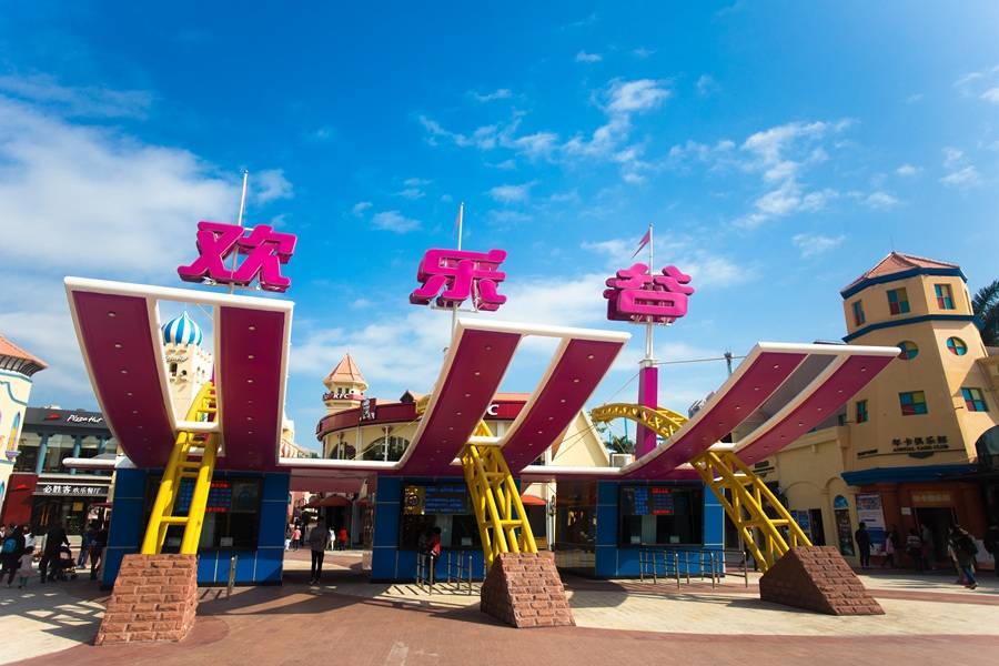 深圳欢乐谷位于深圳华侨城杜鹃山,是国内规模较大,设施先进的现代主题