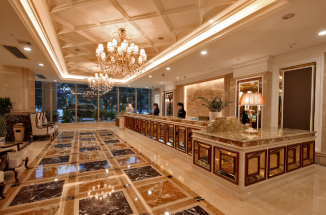 配合尖端科技及完善的设施,使酒店每一处装饰均彰显富丽优雅之感