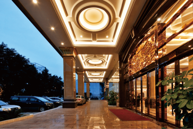 地址:广西南宁长湖路6号金紫荆国际大酒店 电话:0771-3913888