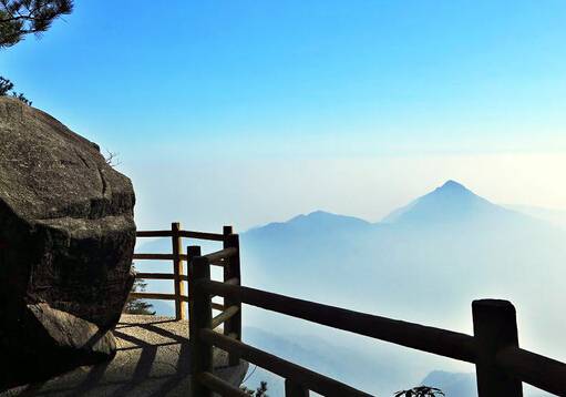 武功山動車高鐵三日遊 早餐後,乘車前往明月山,登國家級風景名勝區