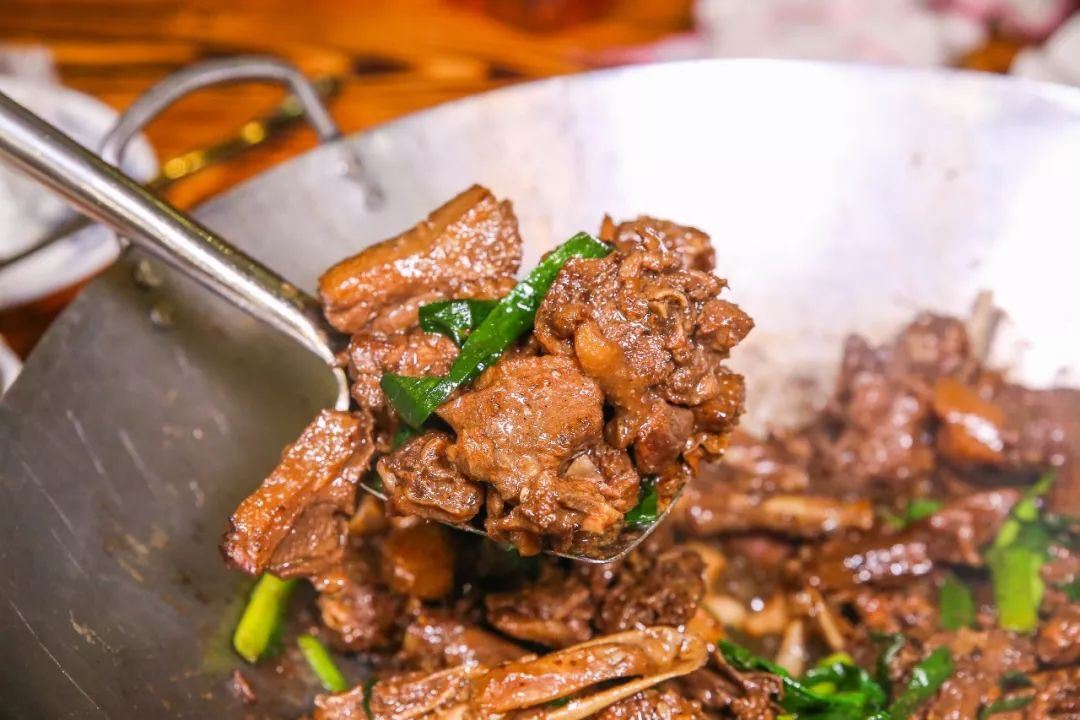 美食|微豪思抢购价299入住高级日出湾景房,尝广东传统粤式秘制焖鹅