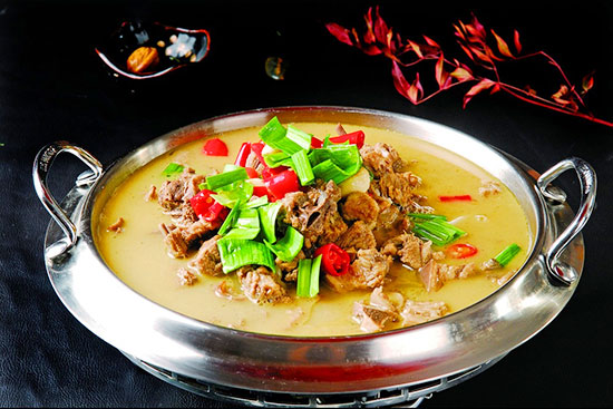 美食|微豪思抢购价299元入住高级日出湾景房,尝药膳养生羊肉火锅,羊肉