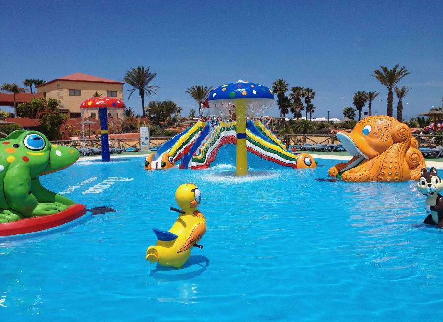 自费项目 鬼屋,激光战船,水上步行球,捞鱼池.