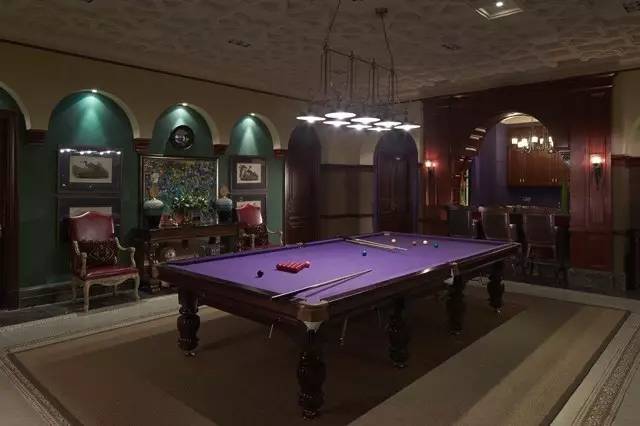 平米的会所,室外温泉泡池,池畔电影,ktv,xbox体感游戏室,斯洛克台球