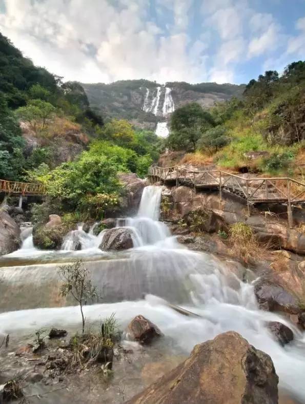 廣州增城登巴登巴溫泉度假村酒店靠近白水寨風景區大家在浸泡溫泉後還