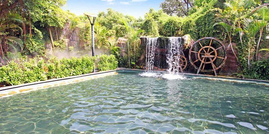 2500㎡人造海浪常温池