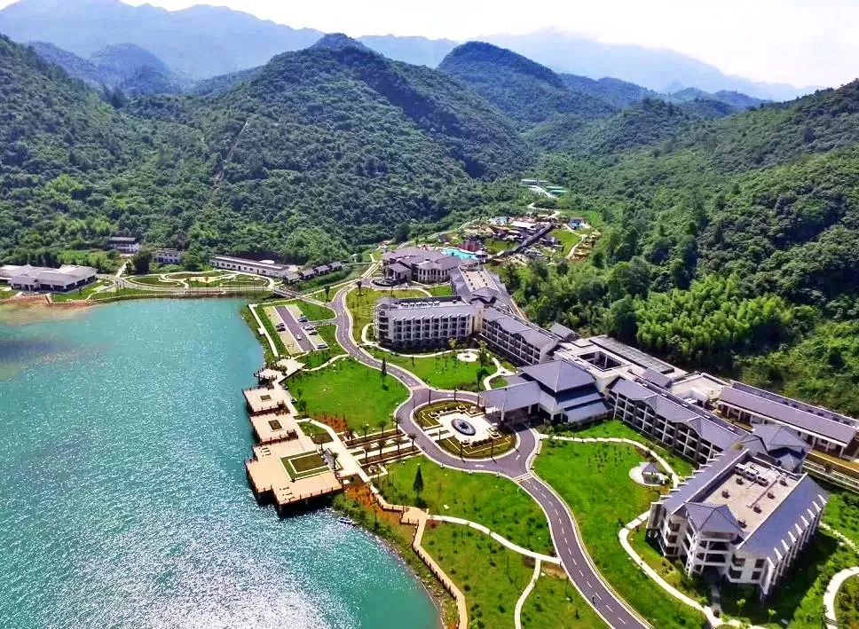 【打卡悬空无边泳池】598元住蓝山源岭南东方温泉酒店高级山景房,含