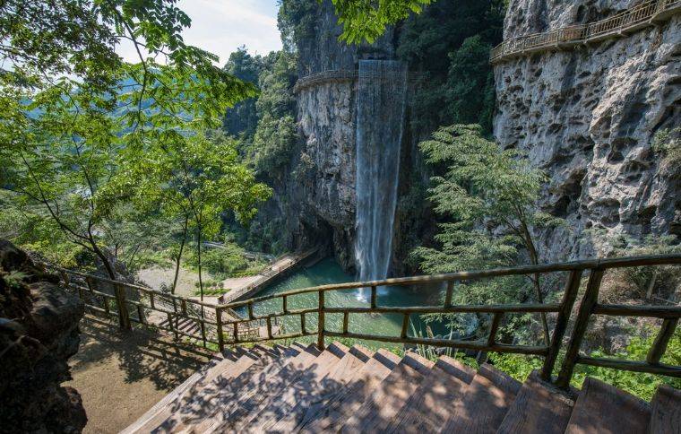 酷暑来袭漂流开抢与浪共舞抢购价78元速抢清远神峰关地心漂流神笔仙洞