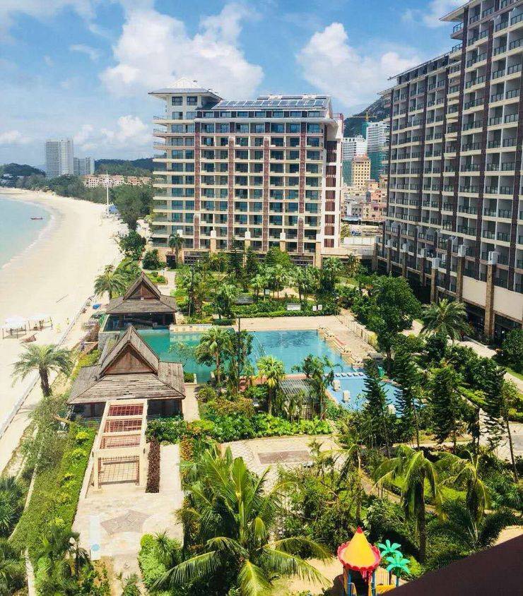 远观酒店,就像一座迷人的小岛,壮观阔丽