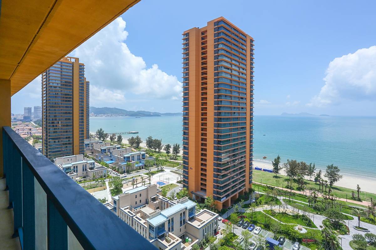 公寓坐落在靓丽奇观的双月湾 拥有各式雅致舒适的客房 入住于此 让您