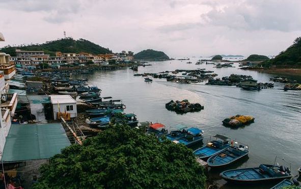 小桂湾,又名碧海湾,"小桂村"