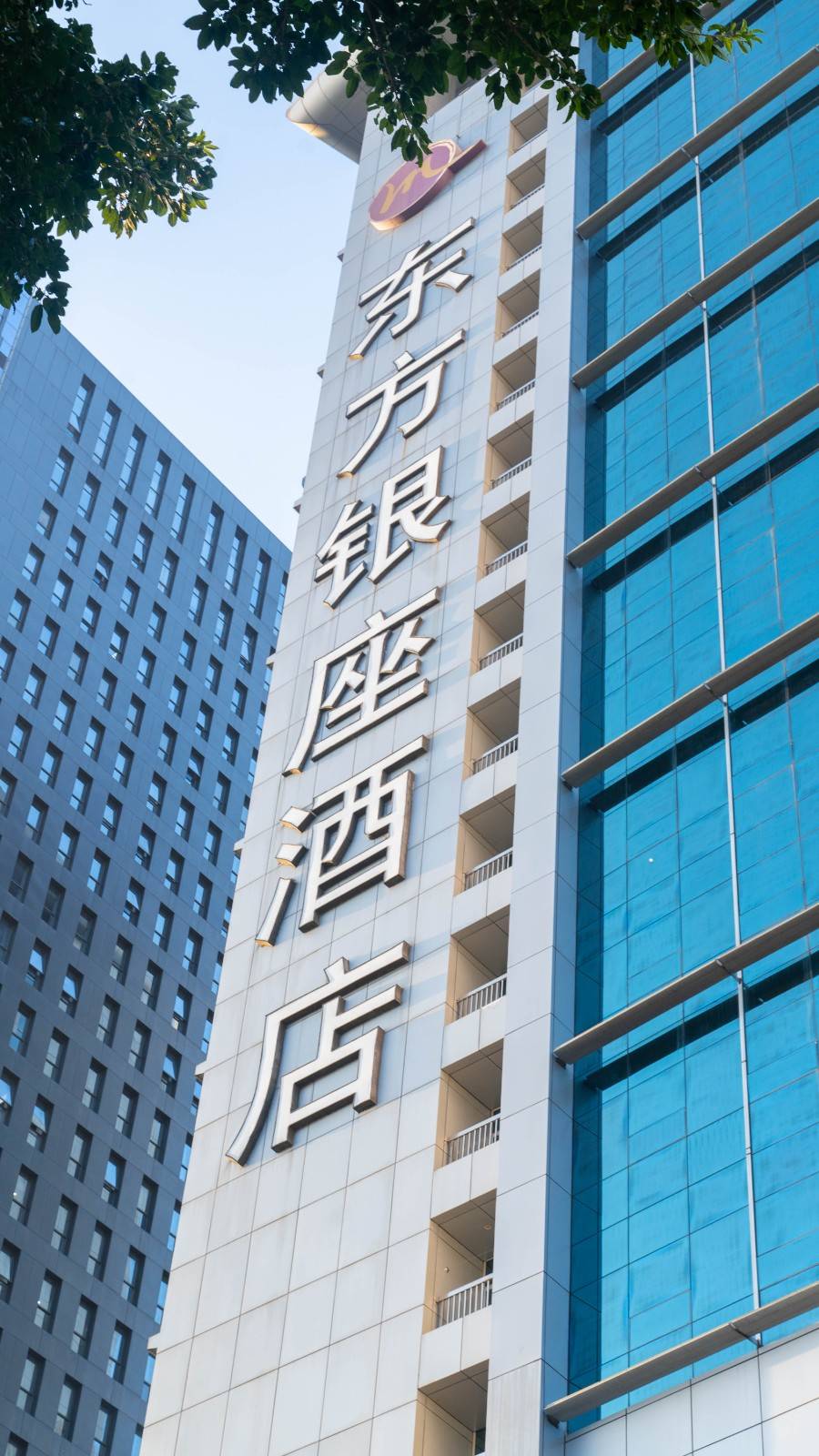 【福田竹子林·美食】年终钜惠，打卡20年老牌酒店高标自助餐！158元起抢『深圳东方银座酒店·棕榈园西餐厅』自助餐多套餐；晚餐派送大闸蟹、鹅肝慕斯！超多款高级海鲜、刺身畅吃！样式丰富秒回本，各种菜系不踩雷！