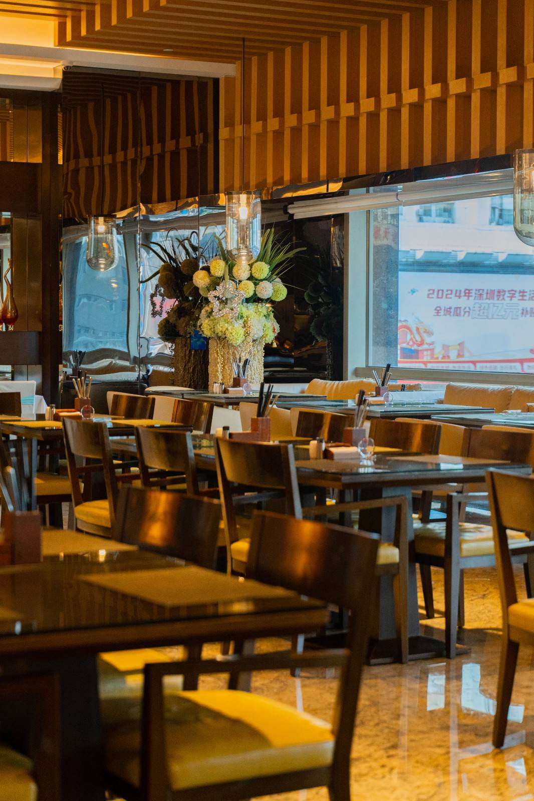 惬意地享用浪漫自助餐~奢华优雅的用餐环境,给你殿堂级的体验自助餐厅