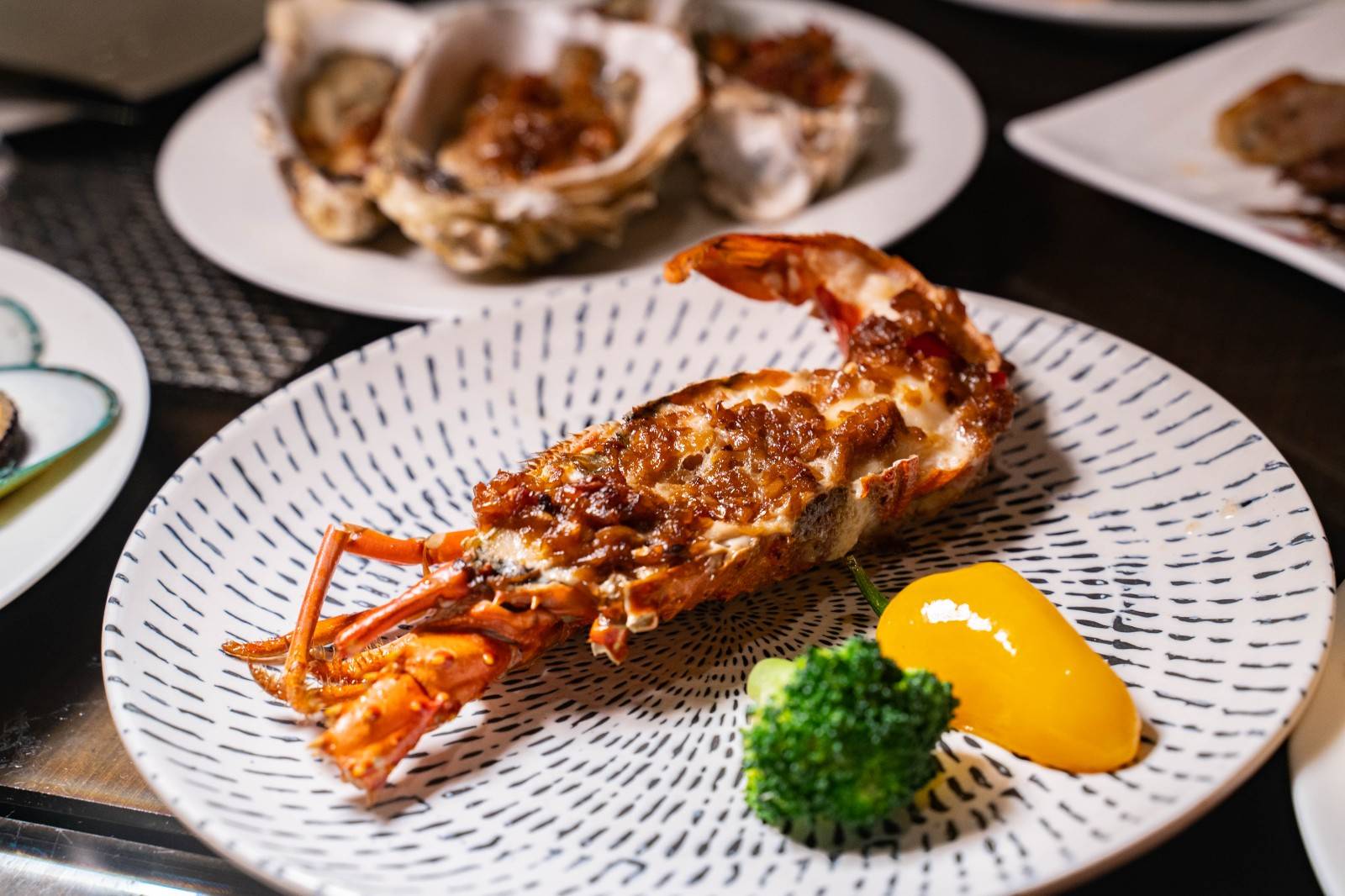 午晚餐派送黄金小米扣海参/特色焗龙虾!