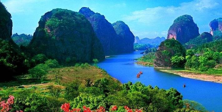 此地群峰绵延数十里,为象山(应天山)一支脉西行所致.