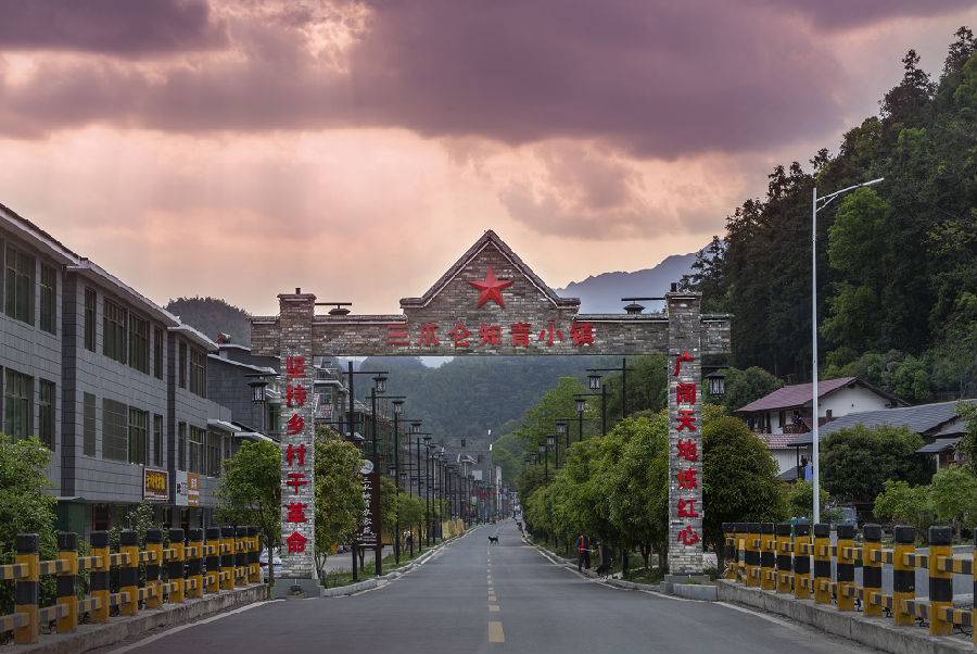 宜春三爪仑高空玻璃漂流成人票 滑草105元(含观光车)