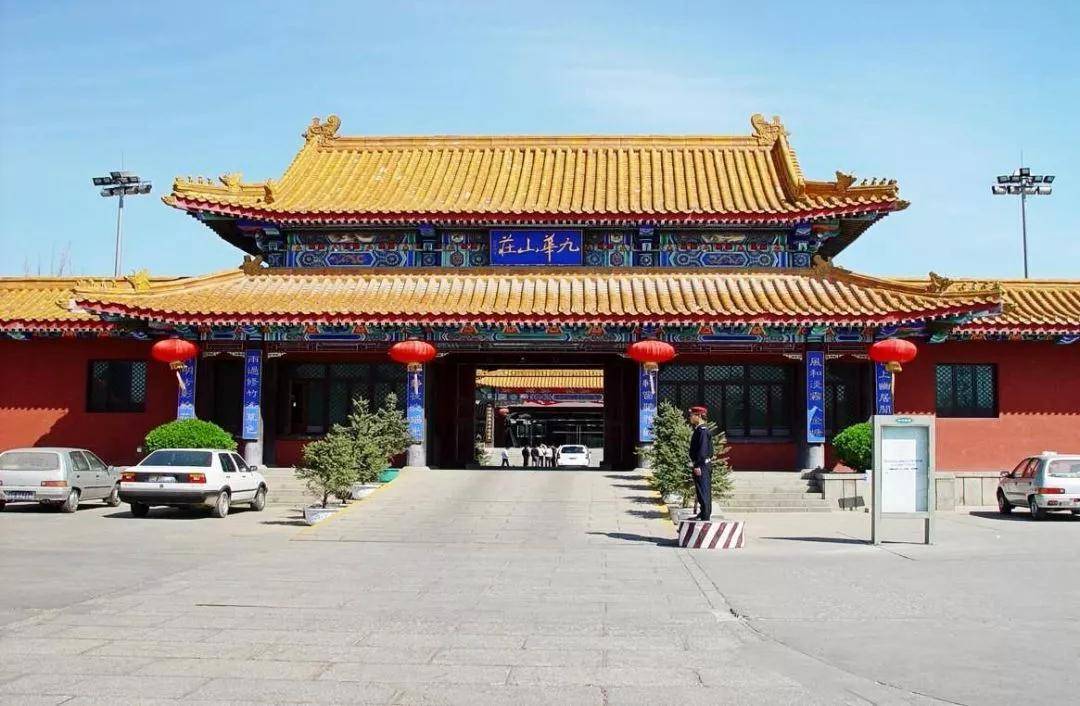 9元抢原价300元九华山庄美人鱼温泉宫票,免费携带1名1.4m以下儿童!