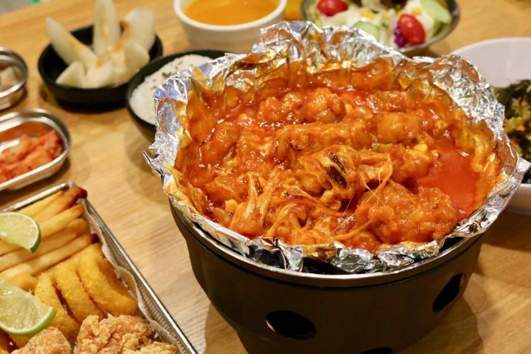 99元抢原价178元分米咖2人餐:芝士炸鸡火锅 金枪鱼手抓饭 沙拉 炸鸡.