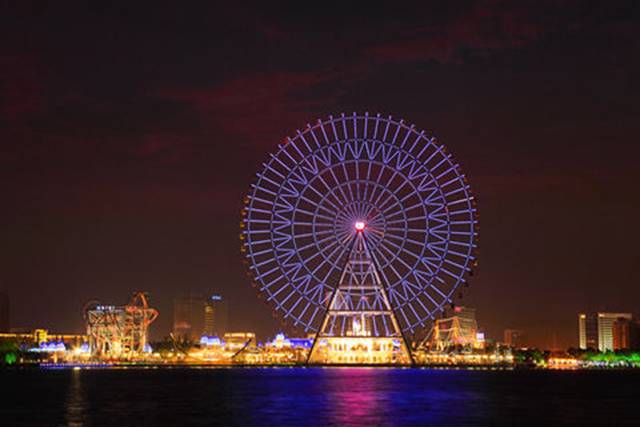 清远大家元新建成的摩天轮高达101米,是清远的新地标.