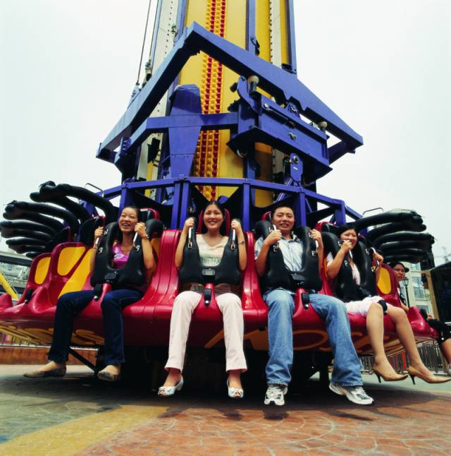 【东莞】59元一大一小抢华南欢笑天地 麦鲁小城动物园 镜子迷宫 机动