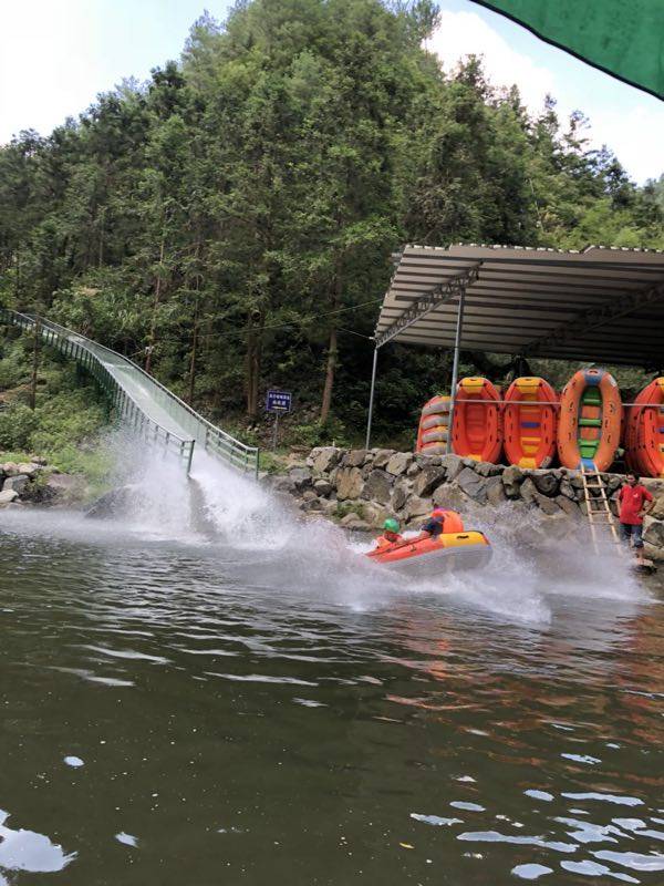 丽水雅溪漂流这里峡谷幽深,空气清新,集刺激,激情,戏水于一体是您漂流